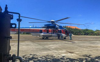 Bệnh nhân nhiễm khuẩn tiêu hóa được trực thăng đưa từ Trường Sa về đất liền