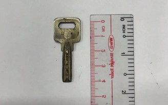 Bé trai 2 tuổi nuốt chìa khóa vào bụng