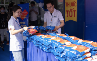 FPT Long Châu khởi động thành công chương trình 'Long Châu Sẻ Chia'