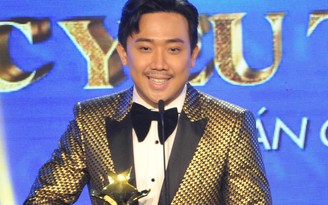 Trấn Thành thắng lớn, cùng Tuấn Trần, Lê Giang hào hứng nhận cúp 'Ngôi Sao Xanh 2021'