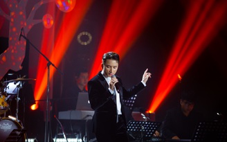 Phan Mạnh Quỳnh hát nhạc phim 'Mắt biếc' trong Hòa nhạc 'Chàng trai viết lên cây'