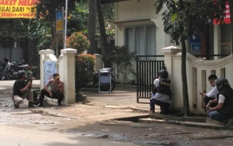 Đấu súng dữ dội tại toà nhà chính quyền ở Indonesia