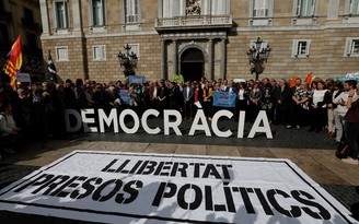 Tây Ban Nha bắt giam 8 cựu quan chức Catalonia
