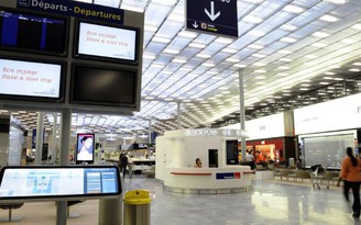 Người vô gia cư ‘cuỗm' 300.000 euro tại sân bay Paris