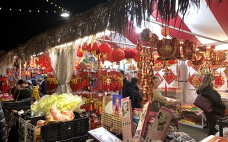 Chợ hoa Little Saigon tô thắm sắc xuân hồn Việt ở Mỹ