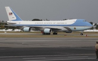 Tổng thống Trump muốn đổi màu sơn Air Force One