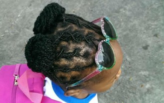 Tòa án buộc trường nhận lại học sinh tóc thắt bím