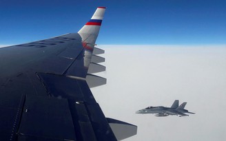 Chiến đấu cơ Thụy Sĩ hộ tống máy bay chở phái đoàn Nga