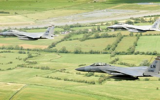 Tiêm kích F-15 của Không quân Mỹ rơi ngoài khơi bờ biển Anh