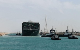 Giao thông trên kênh đào Suez lưu thông trở lại