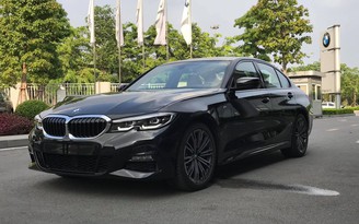 Cận cảnh BMW 330i M-Sport giá gần 2,4 tỉ đồng tại Việt Nam