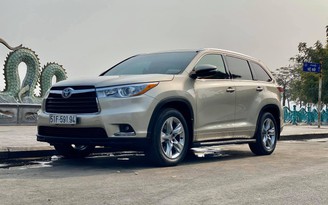 'Xe hiếm' Toyota Highlander Limited 6 chỗ ngồi rao giá hơn 2,4 tỉ đồng