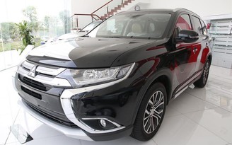 Mitsubishi Outlander 'tồn kho' giảm giá 125 triệu tại Việt Nam