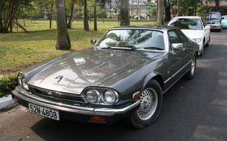Ngắm 'xe cổ' Jaguar XJS bao người Việt mơ ước