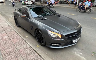 Xe hiếm Mercedes SL 350 AMG bán lại 3,3 tỉ đồng tại Việt Nam