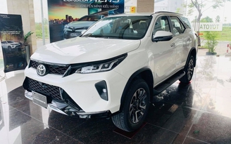 Toyota Fortuner 2021 bản nâng cấp vượt doanh số Hyundai SantaFe