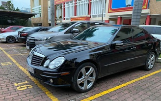 Mercedes E320 nhập từ Mỹ gần 20 năm tuổi tại Việt Nam