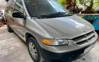 Xe gia đình Chrysler Voyager hiếm gặp tại Việt Nam