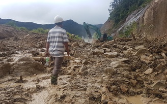 Đường Nha Trang - Đà Lạt sạt lở 4 lần trong ngày, giao thông tê liệt