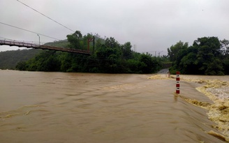 Bão số 12 đi qua, nhiều nơi ở Khánh Hòa ngập nặng