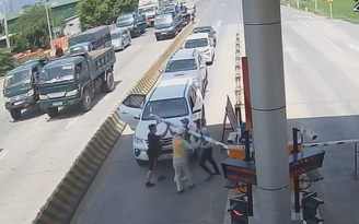 Khánh Hòa: Nhóm tài xế chạy ngược chiều, tháo barie vượt trạm tại BOT Ninh Xuân