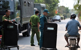 Tuấn “khỉ” bắn chết người ở Củ Chi: Cảnh sát thưa dần, người dân tập trung đông