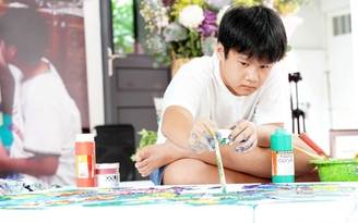 Xèo Chu, 'Thần đồng' từng bán bức tranh 150.000 USD, gây bất ngờ với 'Flower 2020'