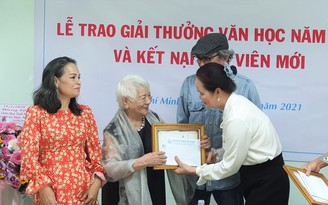 Hội Nhà văn TP.HCM trao giải thưởng năm 2020 chan hòa trong tình văn chương