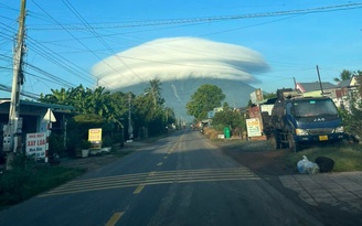 'Mây đĩa bay' trên đỉnh núi Bà Đen, có phải một hiện tượng lạ của thế giới?
