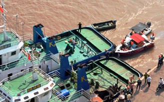 Tàu nổ dưới cầu Phú Mỹ, 1 người chết, 1 người bị thương