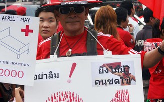 Thủ tướng Thái Lan đối chất trong vụ ông Abhisit