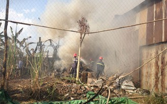 Cháy kho phế liệu ở Đồng Nai