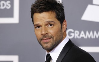 Ricky Martin chống nạn buôn bán trẻ em