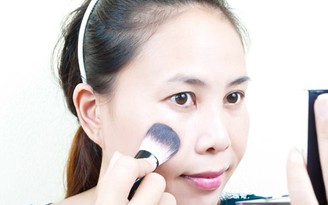 Trang điểm cho lễ hội