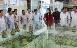 Giáo sư, sinh viên và học sinh quốc tế đến tham quan Khu xử lý rác Đa Phước