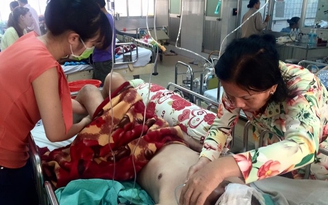 Diễn viên Nguyễn Hoàng cử động nhẹ sau 2 tuần hôn mê sâu