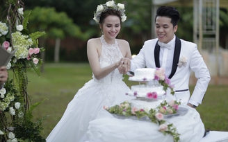 Hoa hậu Diễm Hương lên xe hoa