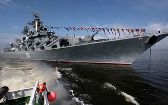 Tàu chiến Nga phô diễn sức mạnh