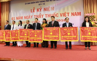 Bệnh viện Hoàn Mỹ Sài Gòn đón nhận cờ thi đua yêu nước năm 2015