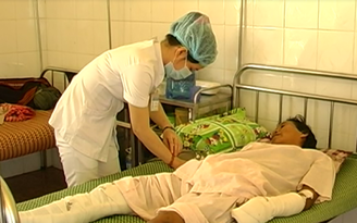 Chồng cũ chặn đường đánh vợ nát xương tay - chân, bỏ lại trong rừng