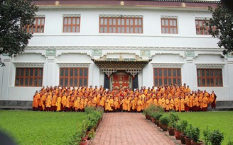 Cô gái Việt Nam đầu tiên trong tu viện Nepal