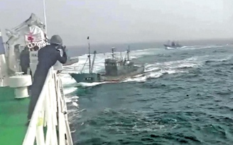 Tuần duyên Hàn Quốc truy đuổi 30 tàu cá Trung Quốc