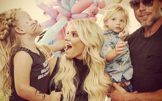 Jessica Simpson sắp tái xuất sau nhiều năm vắng bóng