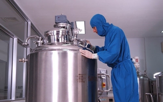 Cần sớm có nhà máy sản xuất vắc xin quy mô công nghiệp