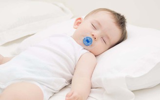 Khi nào cho trẻ nằm gối ngủ và nên chọn loại gối nào?