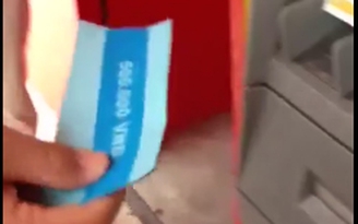 Rút tiền ra giấy do... ATM đang chạy thử