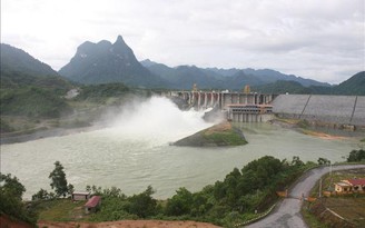 Thủy điện Tuyên Quang xả lũ, người nuôi cá thiệt hại 6 tỉ đồng