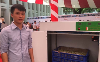 Sinh viên chế tạo máy làm giá tự động