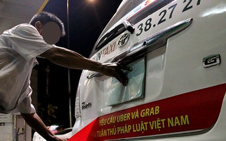 Cuộc chiến taxi chưa hạ nhiệt