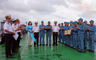 'Món ăn tinh thần' của lính tàu ngầm